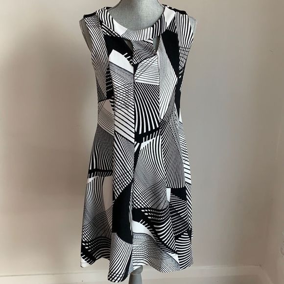 🌈 3/$20 En Focus black and white abstract sleeveless cocktail dress - Picture 2 of 8